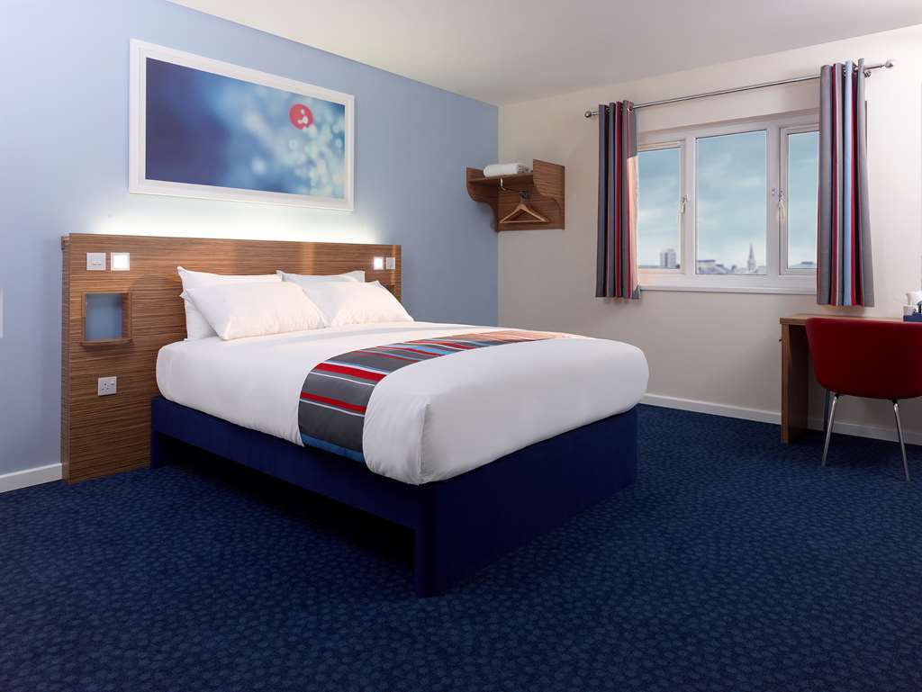 Travelodge Swindon Central Room photo