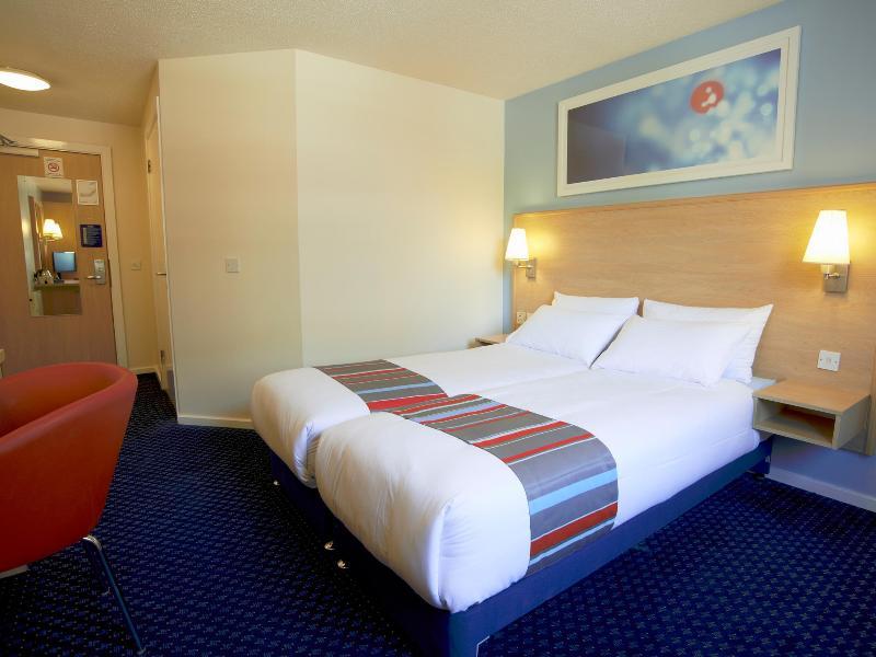 Travelodge Swindon Central Exterior photo