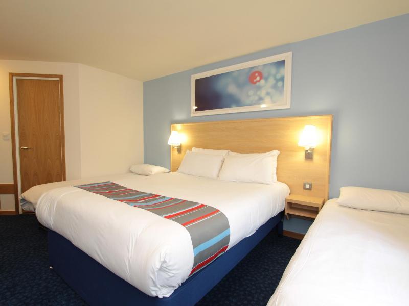 Travelodge Swindon Central Exterior photo