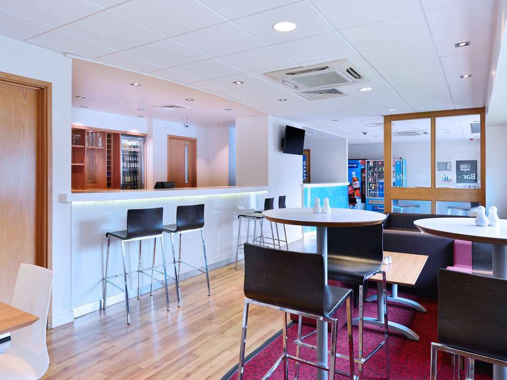 Travelodge Swindon Central Restaurant photo