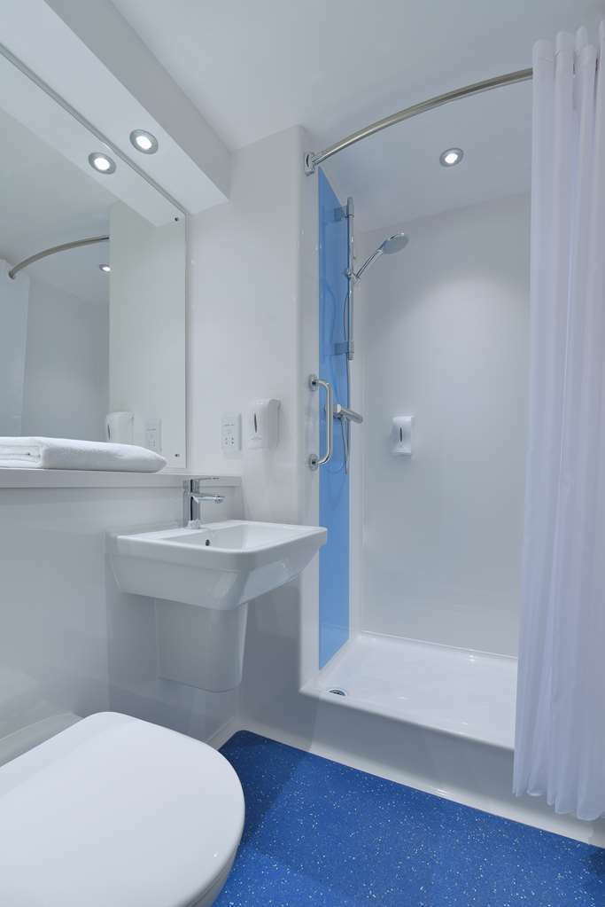 Travelodge Swindon Central Room photo